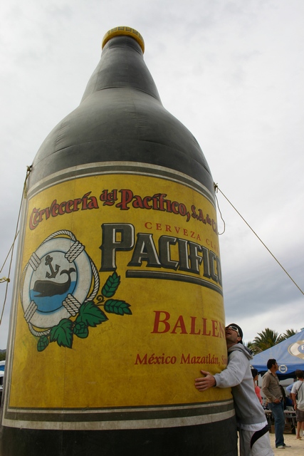 Team Slingshot did win the beer contest on da no wind day. Sat the 24th
<br /> 
<br />Team SS takes the hole shot.... Good work teammates, next year we must claim V again! 1# 8[]
<br />Grom,Rachael,Matt,and me.