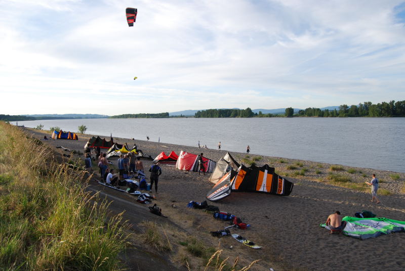 Don't those kites make the beach look nice--