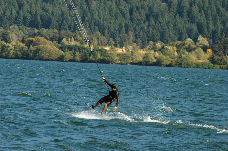 Tak - "Wee"!  No need to steer the kite...