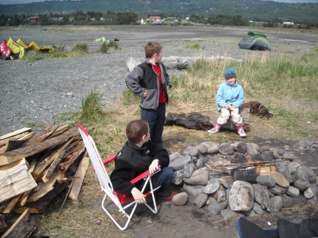 Children attending the fire.  Note the tent, i.e. "box-kite" in the background.