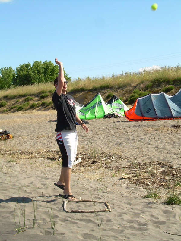 new Sauvie Island sport: Skunk ball, when there is no wind to kite