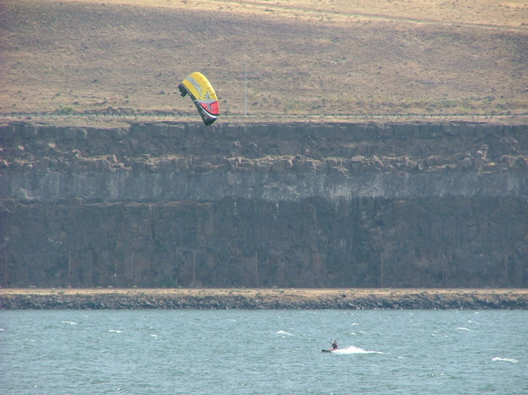 jackie before a massive kiteloop!