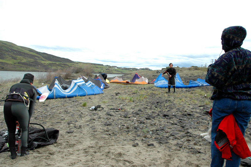 Lots of kites + SHARP rocks = Yaaay!