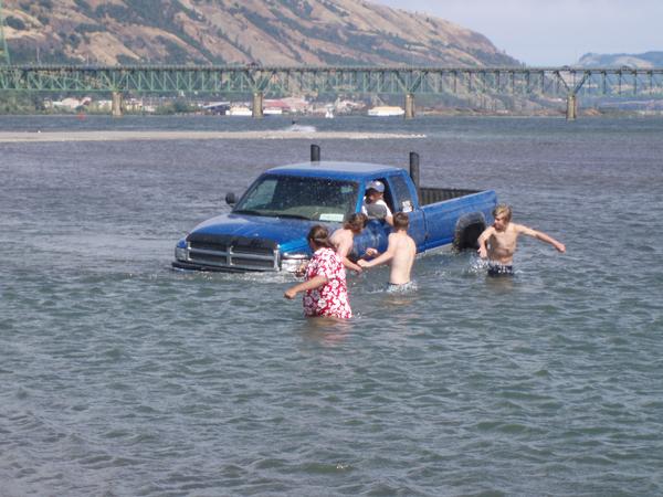 Blocking the Hood River!!
