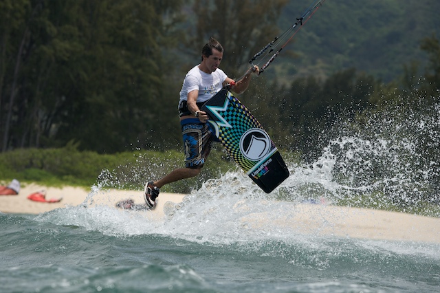 Mauricio Abreu testing the Varial Kiteskate with a big off the lip no comply.