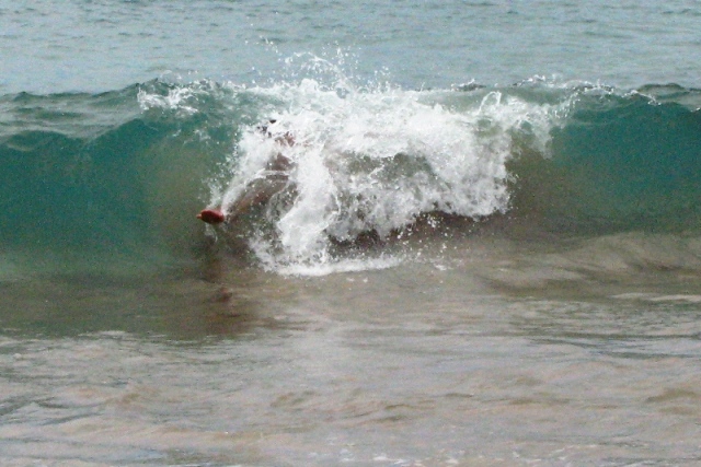 Onad lookin for the body barrel at Lanai beach