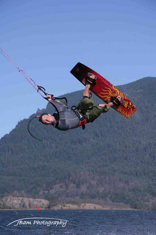Zavadsky out killing it... I had some excellent kite loop shots with great composition, but they were not in focus enough to keep. AI Servo was definitely needed...