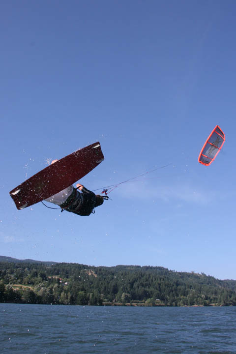 Ben Chambers, knows how to loop his kite as well...