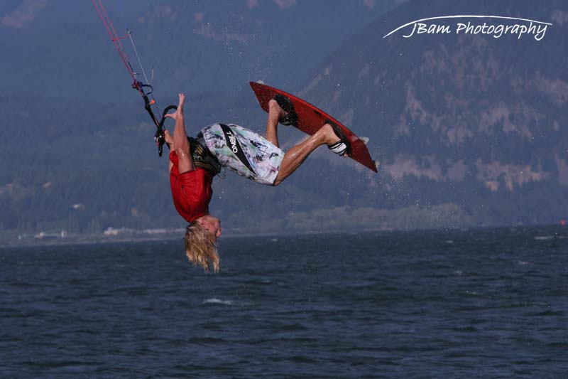 Oscar shows he can play the handle pass game as well as the Groms...