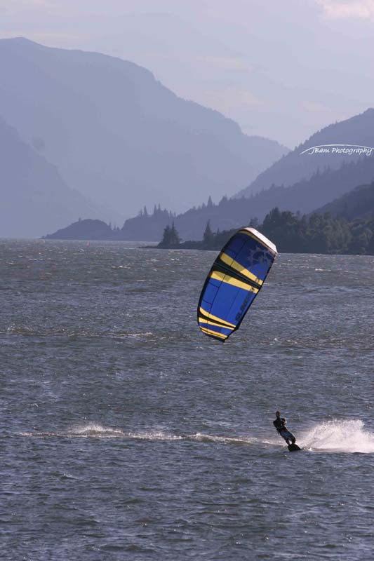 One of the Stormwarning Crew getting an after work session at the White Salmon Bridge.