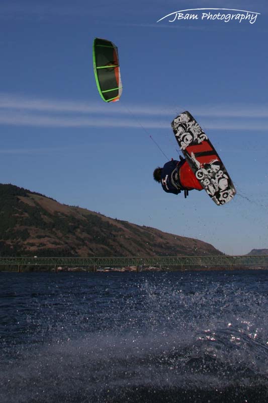 My favorite from the weekend...  Shawn (Big Winds Instructor) killing it with big unhooked backroll kiteloops (F16).