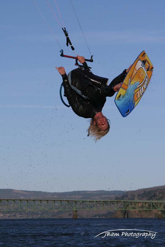 Stephiano from BC throwing sweet passes down on the sandbar.