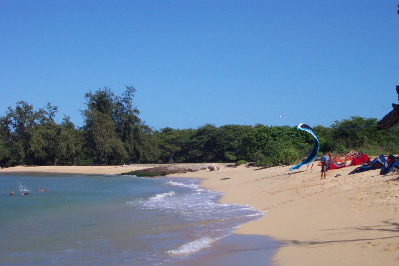 Look closely and you can see Dan and Tonya's plane just over the kite!